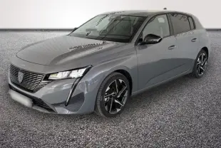 Peugeot 308 Hybrid 145 e-DCS6 Allure gris foncé vue 3/4 avant avec phares LED et jantes noires distinctives.