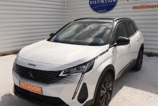 Peugeot 3008 blanc nacré avec toit noir, vue 3/4 avant droit, calandre noire et feux LED distinctifs.