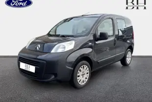 Citroën Nemo gris Graphito en 3/4 avant droit, avec portes latérales coulissantes et jantes acier.