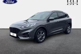 Vue 3/4 avant droite du Ford Kuga gris Magnetic métallisé avec jantes alliage et vitres arrière surteintées.