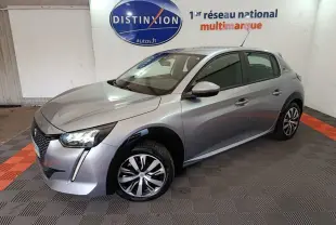 Peugeot 208 électrique gris clair vue 3/4 avant droit, avec phares LED et jantes distinctives en concession.