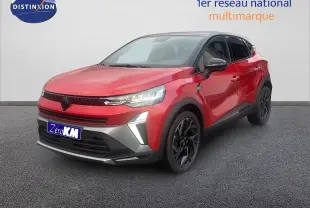Renault Captur E-Tech hybride rouge passion toit noir, vue 3/4 avant droit avec jantes noires distinctives.