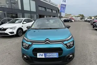 Citroën C3 HDI 100 Shine bleu métal vue de face, avec calandre distinctive et phares LED en double étage.