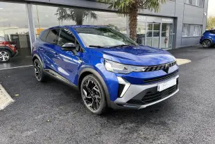 Renault Symbioz bleu iron en 3/4 avant droit, avec calandre noire et jantes noires à design moderne.