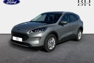 Ford Kuga gris Solar métallisé vu en 3/4 avant droit avec jantes alu et calandre noire distinctive.