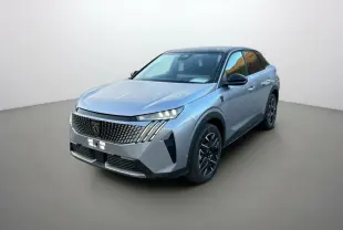 Peugeot 3008 Hybrid 145 GT Alcantara gris artense, vue 3/4 avant avec toit noir et jantes alu 19 pouces.