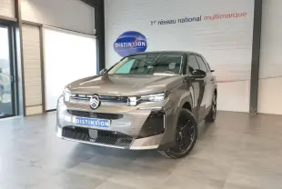 Citroën C5 Aircross gris platine en 3/4 avant droit avec jantes noires et calandre noir brillant.
