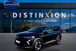 Renault Symbioz 1.8 e-tech noir étoile en 3/4 avant droit, avec jantes alu distinctives et calandre moderne.