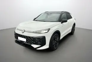 Volkswagen T-Roc blanc toit noir en 3/4 avant droit avec jantes noires et calandre R-Line marquée.
