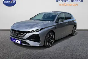 Peugeot 308 1.2 Hybrid gris Artense métal vue 3/4 avant avec calandre distinctive et jantes noires.