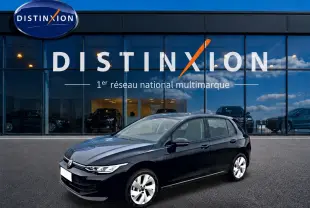 Volkswagen Golf 1.5 ETSI evo2 noir vue 3/4 avant droit devant showroom Distinxion.