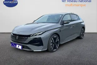 Peugeot 308 gris selenium métal vue 3/4 avant droit, avec calandre noire distinctive et jantes alliage bicolores.