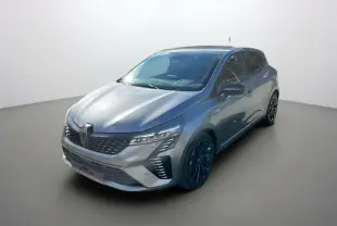 Renault Clio V E-Tech 145 Esprit Alpine Bose gris schiste vue 3/4 avant avec jantes alu noires et feux LED.