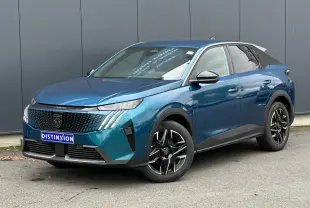 Peugeot 3008 Hybrid bleu Obsession en 3/4 avant droit, avec jantes alliage noires et calandre distinctive.