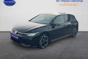 Volkswagen Golf 1.5 etsi evo2 noire vue 3/4 avant avec jantes alu et phares LED allumés.