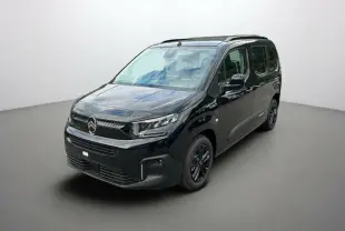 Citroën Berlingo BlueHDi 130 Max noir perla nera en 3/4 avant droit avec barres de toit et jantes noires.