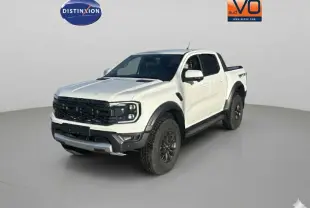 Ford Ranger Raptor blanc en 3/4 avant droit, avec jantes alliage noires et marchepieds visibles.