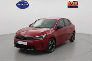 Opel Corsa rouge 2025 vue 3/4 avant avec jantes alliage 16 pouces et rétroviseurs noirs.