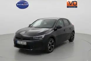 Opel Corsa 2025 noire vue 3/4 avant droit, avec jantes alliage 16 pouces et calandre épurée.