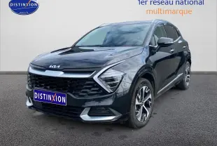 KIA SPORTAGE noir en 3/4 avant droit avec calandre marquée et jantes alliage bicolores visibles