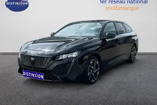 Peugeot 308 SW Hybrid 145ch noir métal vue 3/4 avant droit, avec calandre distinctive et jantes stylées.