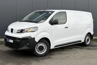 Peugeot Expert Fourgon blanc Icy vu en 3/4 avant droit avec jantes tôles grises et pare-chocs noirs.