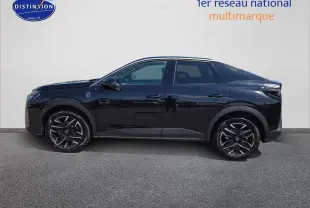 Profil côté gauche du Peugeot 3008 noir 2025 avec jantes alliage et lignes modernes distinctives.