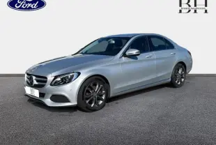 Vue 3/4 avant droite d'une Mercedes Classe C 200 d Business argent iridium avec jantes alu foncées et feux LED.